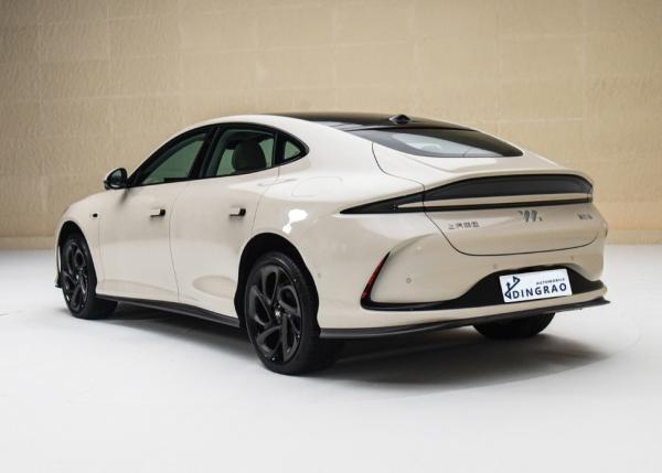 Fabrique d'automobiles compétitive 2 roues motrices IM Voiture électrique L6 Pure New Energy Véhicule électrique EV Voiture neuve