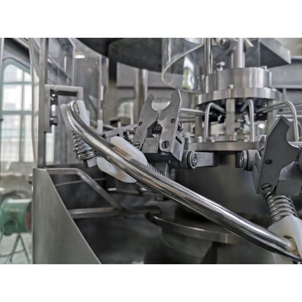 PLC Control Rotary Type Mineral Water Bottle Plant Plastic Bottle Filling