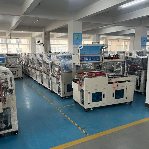 バリングの出版物は変速機に小型収縮包装機械を半自動にする