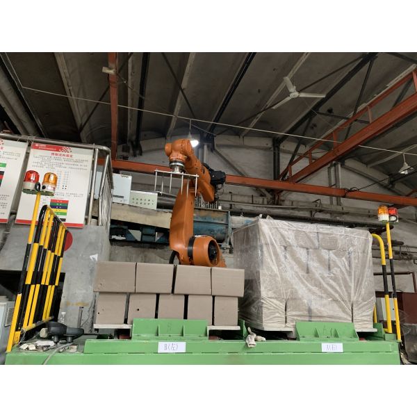 KUKA использовало автоматический Palletizing механический инструмент робота нагружая разгружающ KUKA KR200