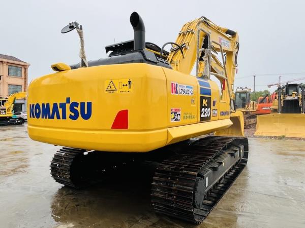 Second Hand Komatsu PC220-8 Hydraulic Crawer Excavator Backhoe Used 22 Ton Digger Construction Machinery