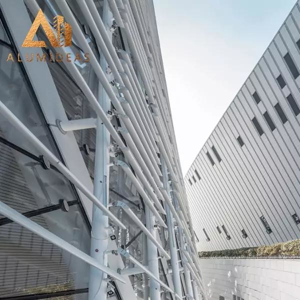 Metal louvers facade