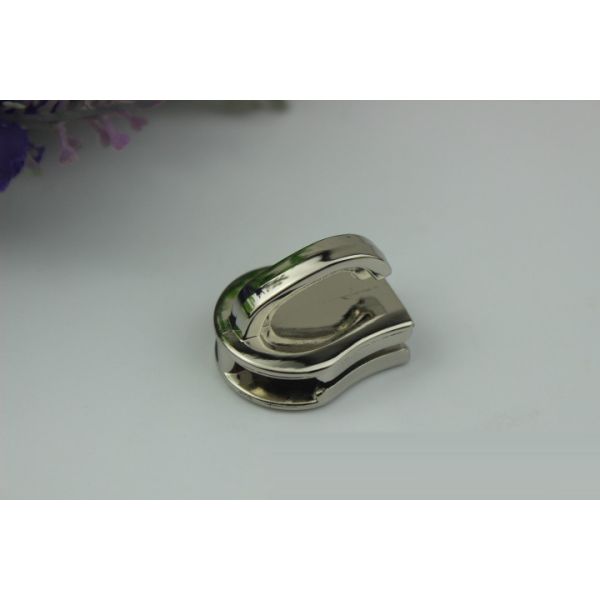 Eco-friendly zinc alloy bag accessories nickel color metal train head zipper slider 15#