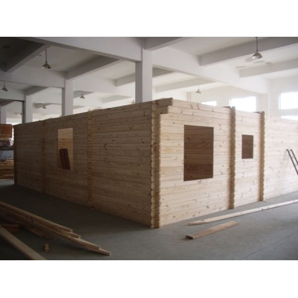 Custom Outdoor Pine Wood Chalet One Floor With 48mm Thickness Of Wall