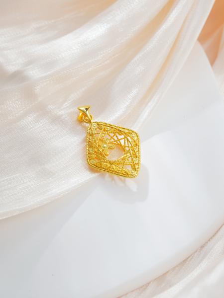 Add a Touch of Luxury to Your Everyday Look with 24K Golden Jewelry Adornments