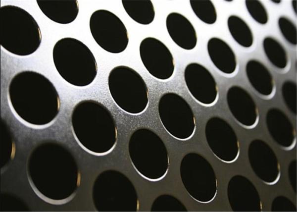 1Painel de metal perfurado de espessura de.5 mm para proteção de estradas rodoviárias