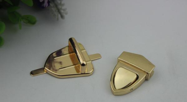 Promotional bag metal fittings handbag locks modern light gold push lock for leather bags
