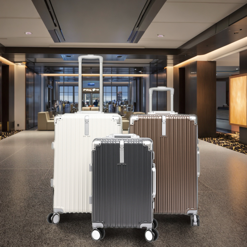 360 Rotating ABS PC Luggage Fashionable Eco 28inch Checked Luggage With Tsa Lock