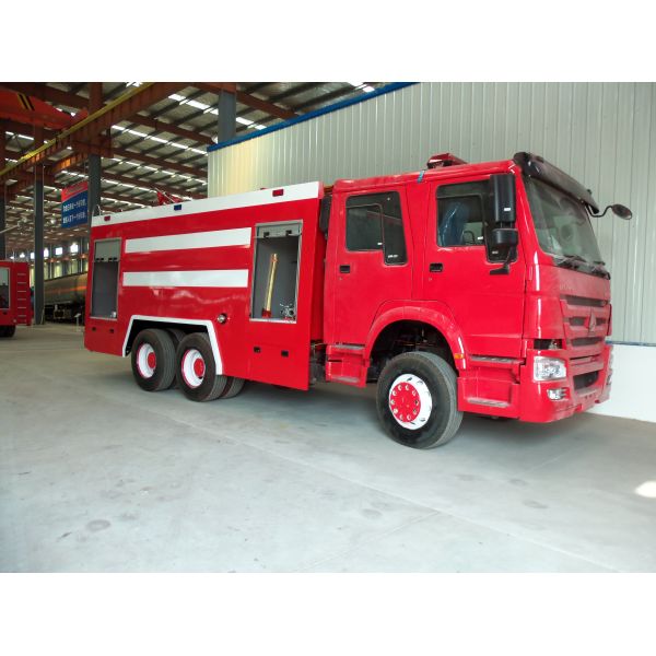 SINOTRUK HOWO 8x4 fire fighting truck