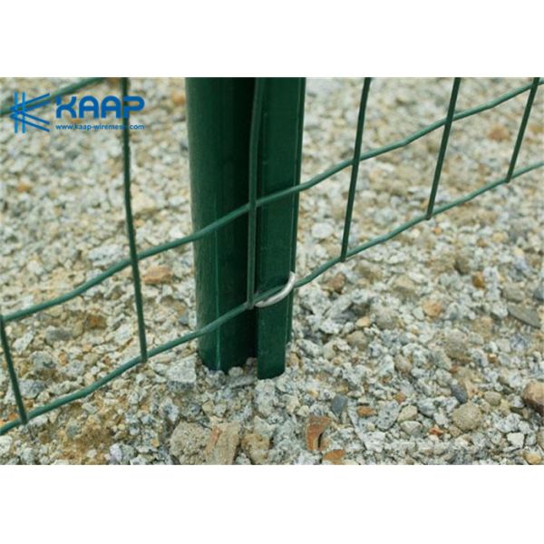 Prevent Rusting Coated Wire Mesh , Welded Fence Panels Flat Even Surface With