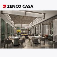 O conjunto de móveis do hotel e restaurante inclui cadeira de couro e mesa redonda de mármore