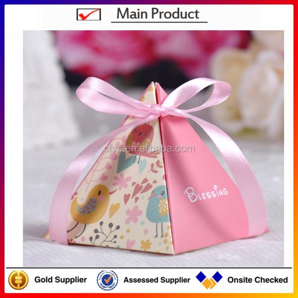Caixa de doces de pirâmide personalizada Caixa de embalagem criativa para lembrança de casamento floral