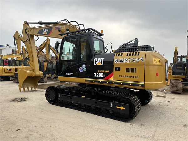 Crawler Moving Type Used Caterpillar Excavator 320D2 for Your Construction Needs