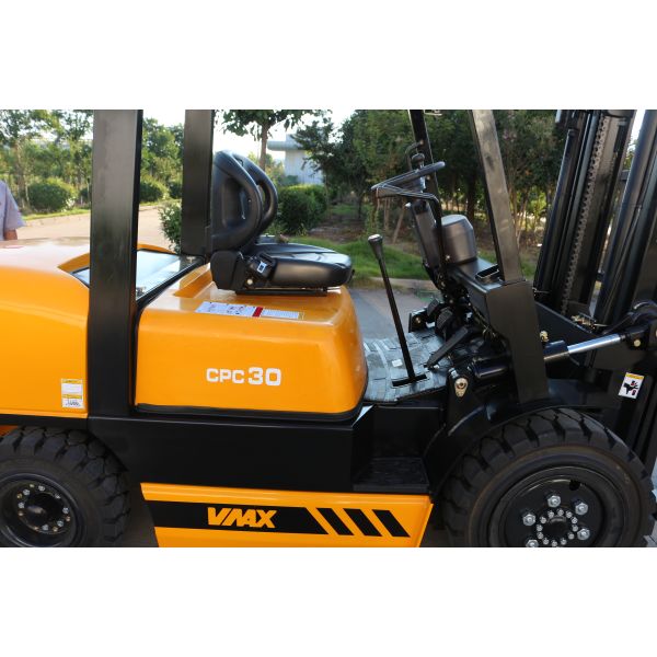 Manual Transmission Four Wheel Drive Forklift / Heavy Duty Forklift 125mm Fork Width
