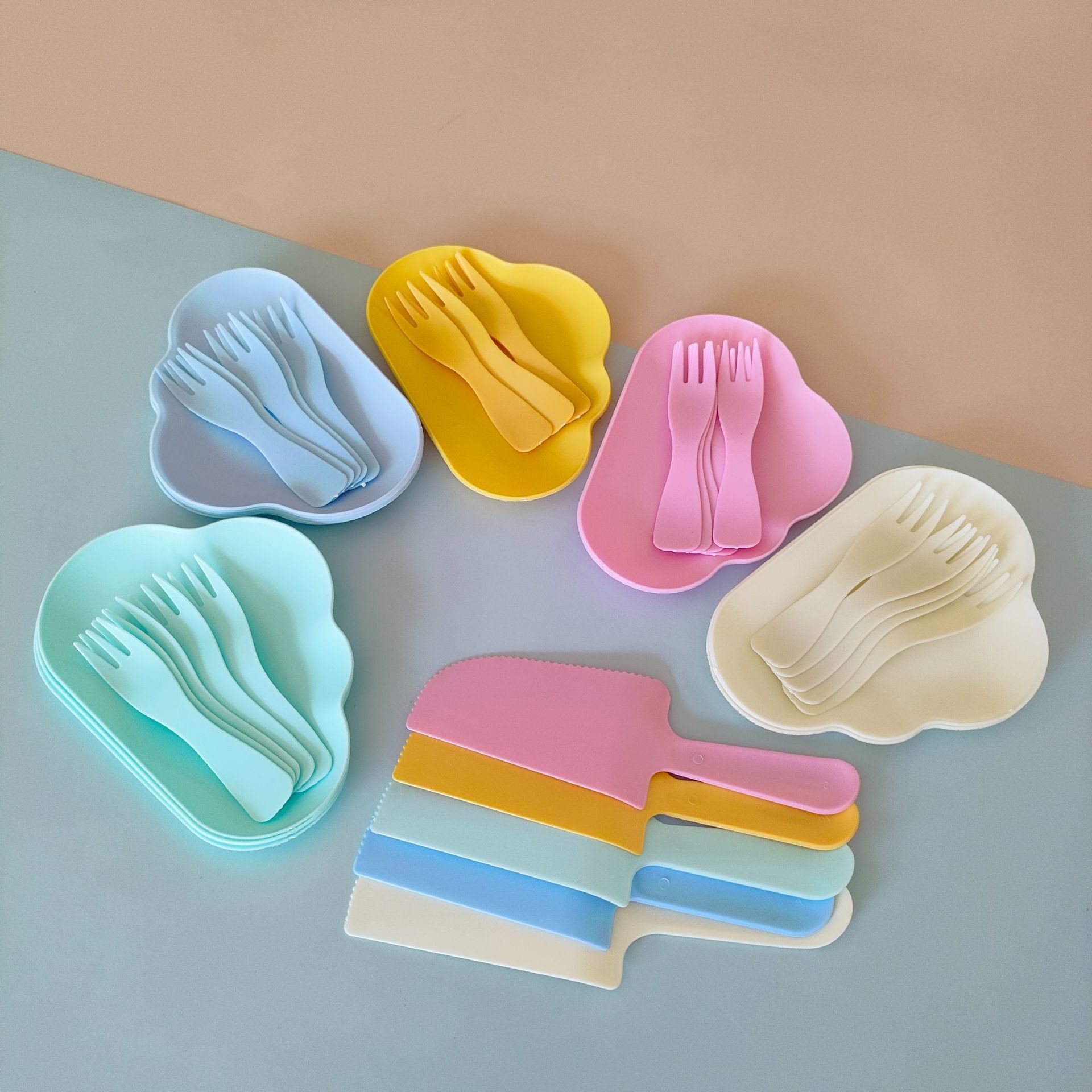 Water Cloud Shape Plate Cake Cutlery Set Customized Plastic Disposable Party Supplies