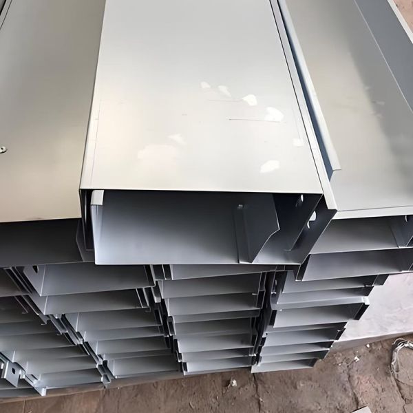 Sistema de bandeja de cable de acero inoxidable para instalación suspendida y resistencia a las intemperie