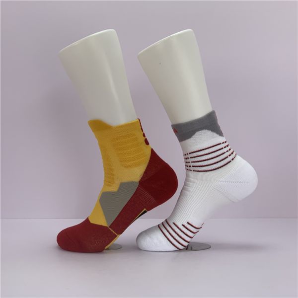 Breathable Quick Dry Beauty Socks for Men Custom Logo Regular Style Athletic Grip Socks