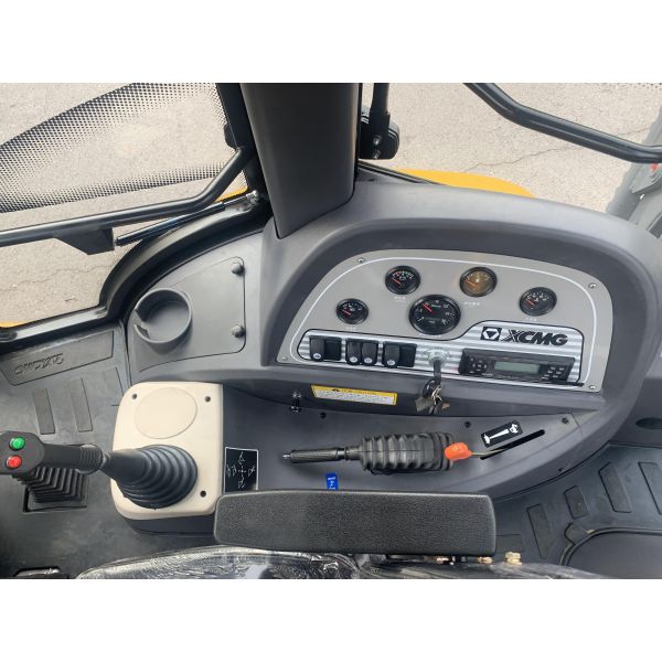 XCMG XC870K 2,5 тонны использованный мини-баковой погрузчик энергосберегающий высокая прочность