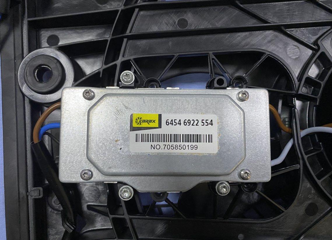 6454 6922 554 BMW Radiator Fan Assy Plug E46 Auto Engine Parts