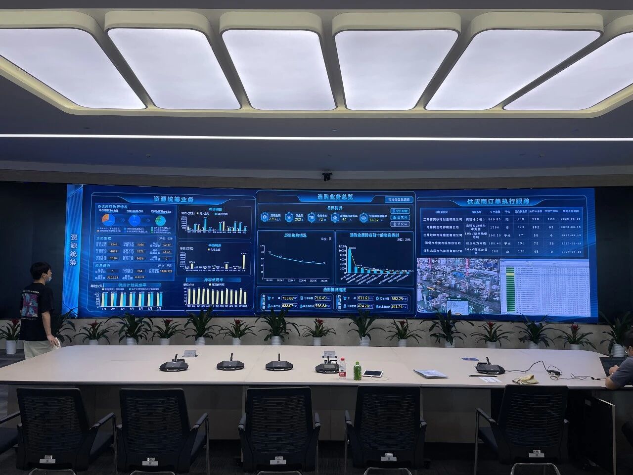 Front Maintenance Small Pitch LED Screen Display P0.9 P1.2 P1.5 16 Bit Grayscale