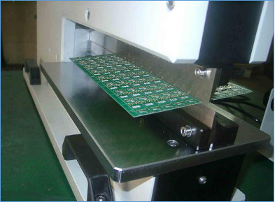 PCB v Genitec отрезал машину легкая деятельность v отрезала машину машины v PCB Depaneling калибруя для PCB ZM30-P