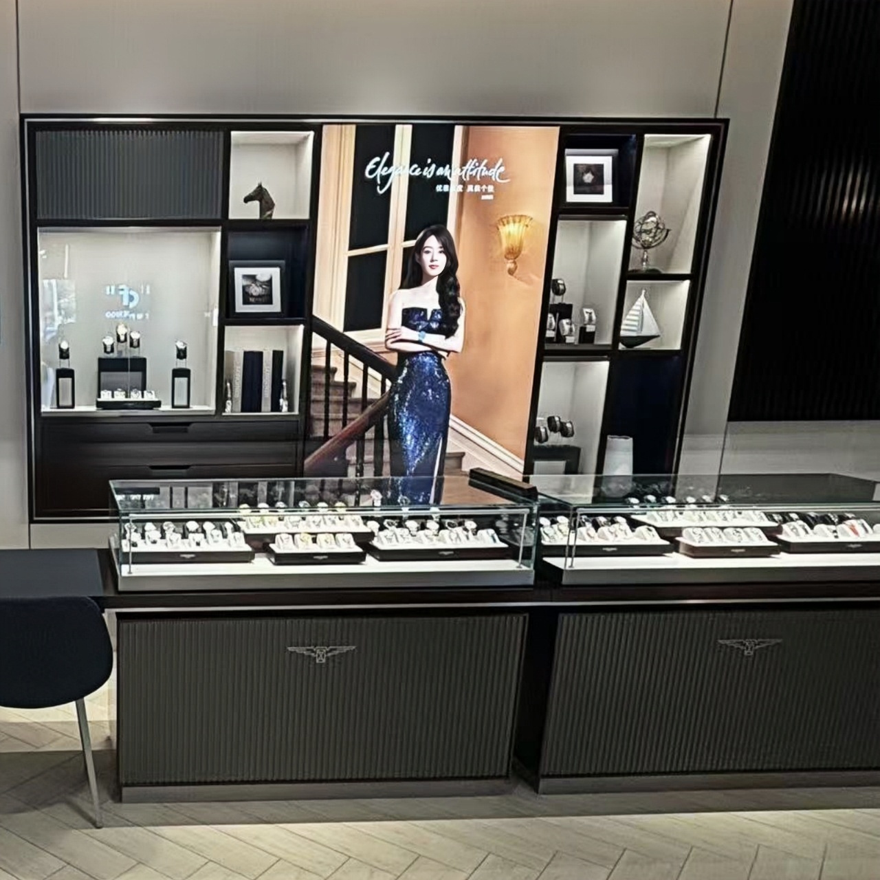 Rotating Watch Display Cabinet with LED Lighting