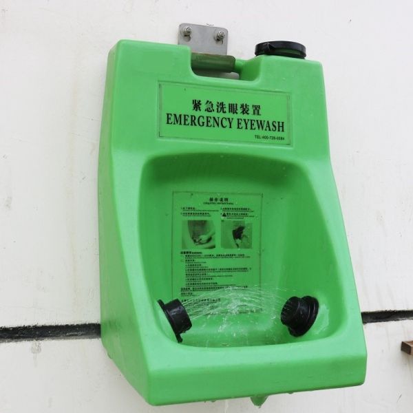 Bright green Emergency 6 minutes portable eye wash/ laboratory eye wash, 30L portable eyewash station