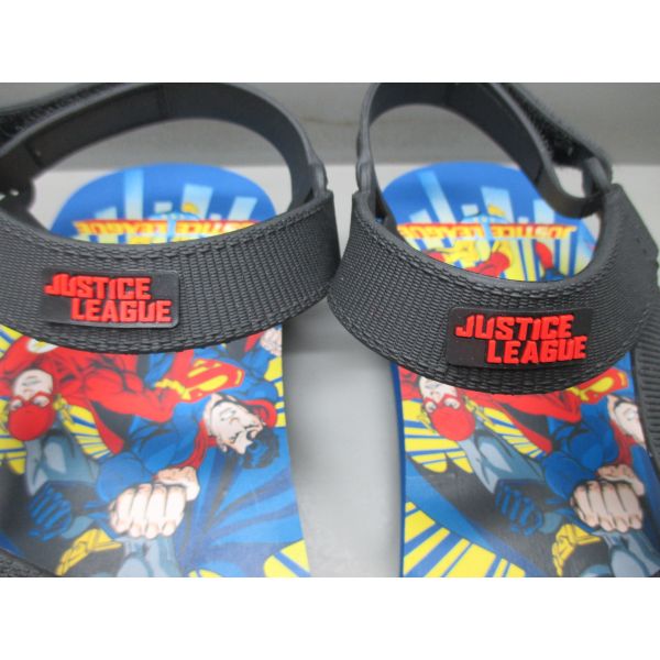 Conception de personnage Des tongs pour enfants avec ceinture à dos pour une utilisation occasionnelle en plein air