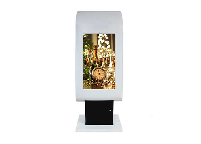 High Brightness Outdoor Digital Signage Monitor Heat - Resitant Low Power Consumption
