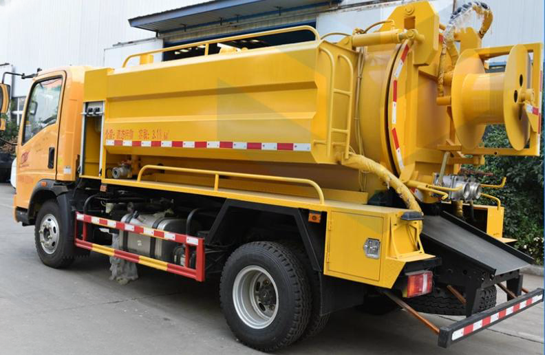 Sinotruk 2-4cbm Высокое давление стирка Вакуум канализация Уборщик канализации Автомобиль для промывки канализации Всасывающий бак Фексальный мусорный грузовик