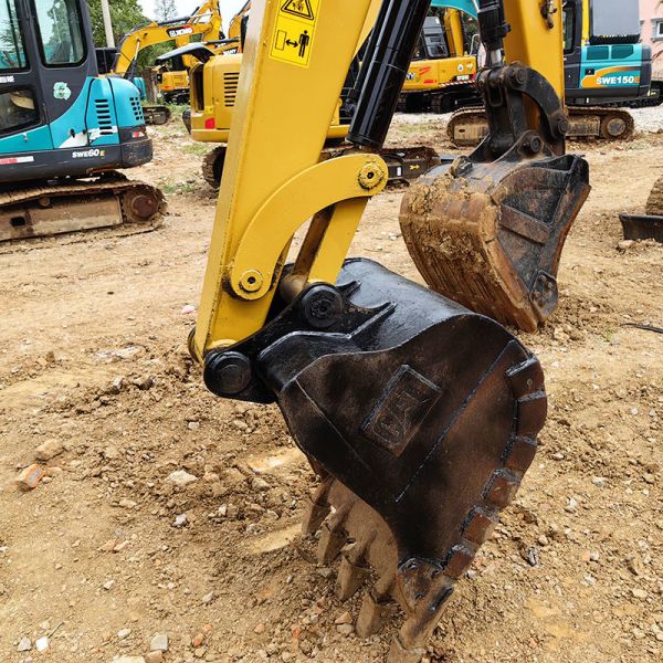 Used Caterpillar 305.5E Excavator 0.22m³ Bucket Capacity 78L Fuel Tank Capacity 34kw Rated Power