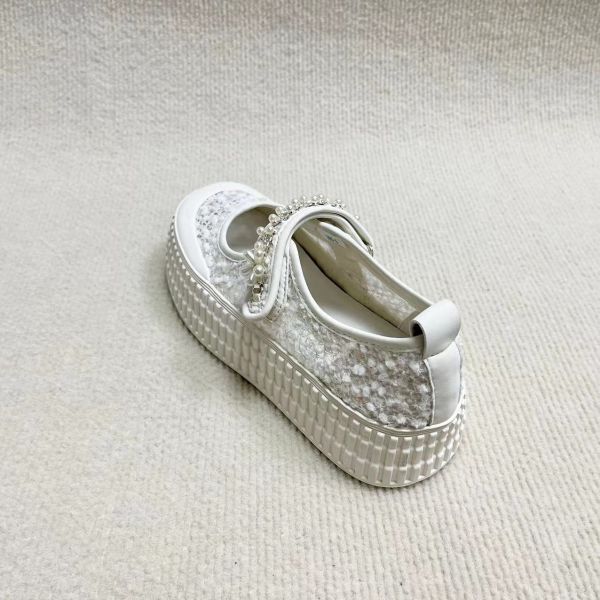 Women fashion sport shoes with pearl on surface for causal use in summer OEM