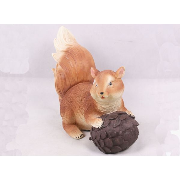 A pair of squirrel Lawn lights garden resin animal lamp park scenic lawn decoration cartoon landscape