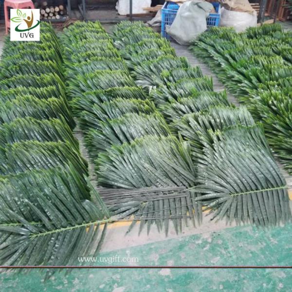 UVG indoor bonsai artificial mini palm trees with plastic leaves for office landscaping PTR061
