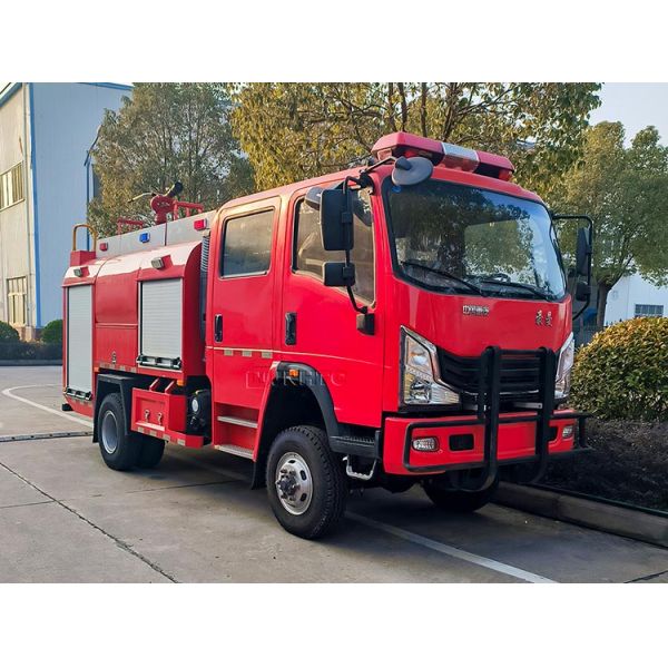 Новый пожарный грузовик Howo 5000L Водяная пеновая цистерна 4X4 пожарный грузовик Хорошая цена