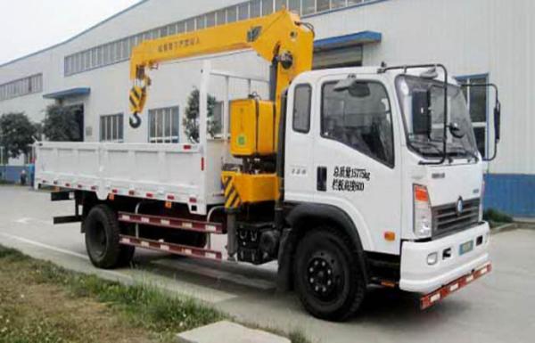 A eficiência elevada caminhão hidráulico de 3,2 T montou guindastes com o táxi alongado 2080