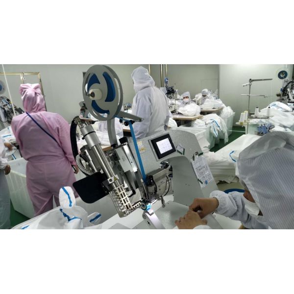 Non Sterile Disposable Protective Suit Full Body Hooded Lightweight High Tightness