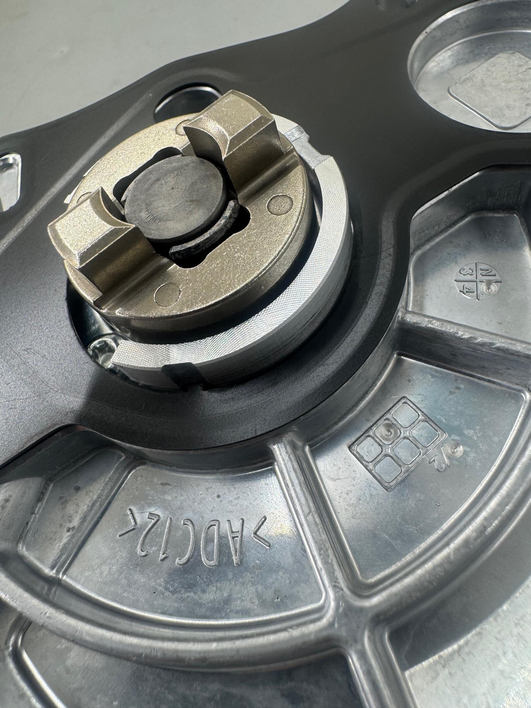 High Quality Vacuum Pump 03L145100H for Amarok