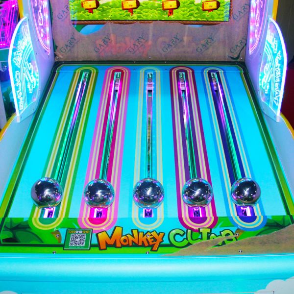 Внутренние монеты, работающие с обезьянами, поднимающиеся на скалы, билеты на развлечения, игровые автоматы