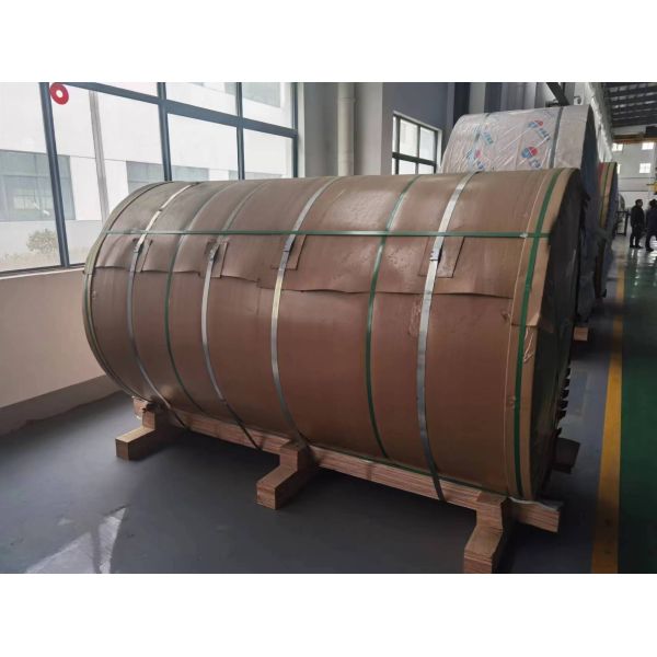 2000 мм Ультраширокий сплав 5052 H46 высокоблестящий белый цвет покрытый алюминиевой катушкой, используемой для изготовления коробки для фургонов и грузовиков