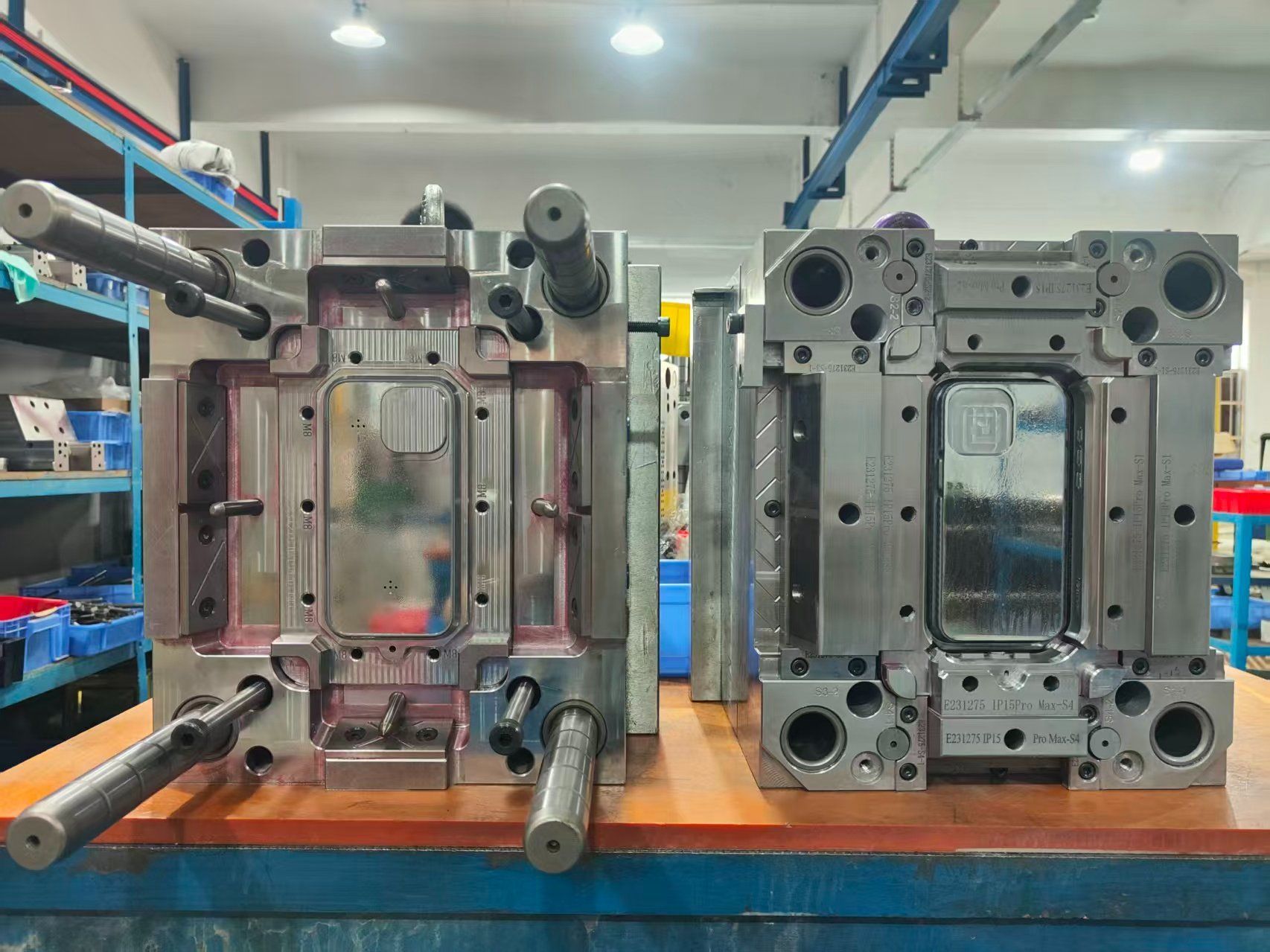 Custom Phone Case Injection Mold Manufacturer | Plastic Mobile Phone Case Mold for iPhone & Android
