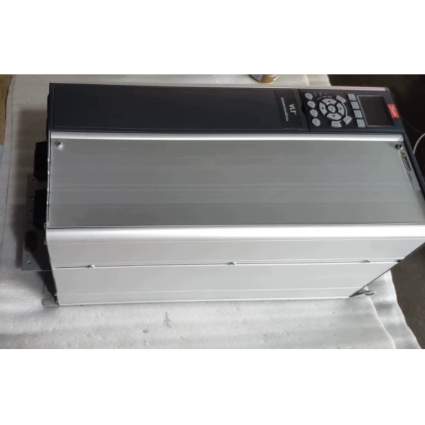 Original New Danfoss VFD  Frequency Inverter AC Motor Variable Frequency Driver FC-302P18KT5E20 3 Phase 380V IP20