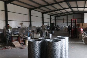 Горячая окунутая гальванизированная колючая проволока бритвы концертины длина в 10 метров