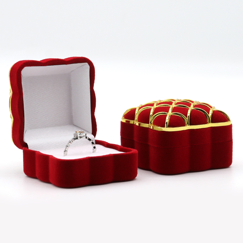Luxurious Red Velvet Jewelry Box Vintage Jewelry Box For Presenting Your Treasures