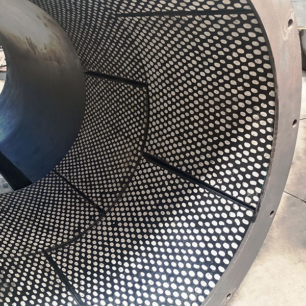 Износоустойчивая керамическая носка кроет подкладки черепицей трубы вкладыша глинозема 92% 95% керамические