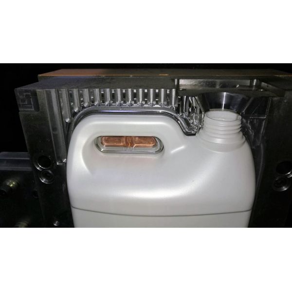 HDPE PP Plastic Processed Blow Molding Machine For 5 Liter Jerry Can Engine Oil Bottle Chemical Container Manufacturing