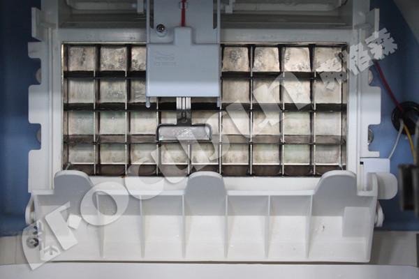Máquina de gelo Focusun Cube com arrefecimento a ar A solução de refrigeração definitiva para bebidas frias