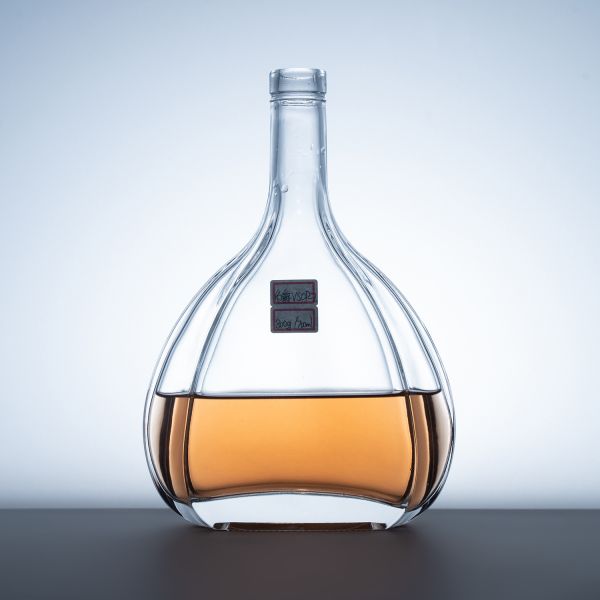Body Material Super Flint Glass Brandy XO Mini Champagne Cylinders with Maple Leaf