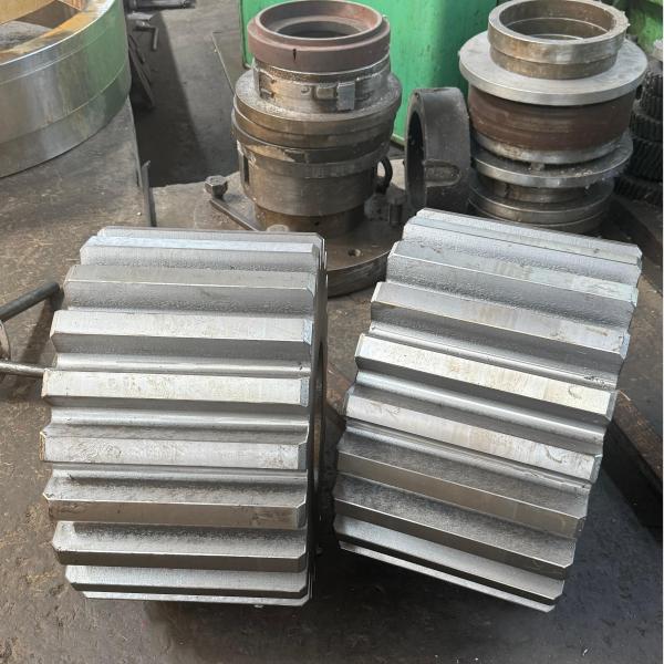 Custom Spur Gears with Rectangular Spline 220-260 HB Hardness
