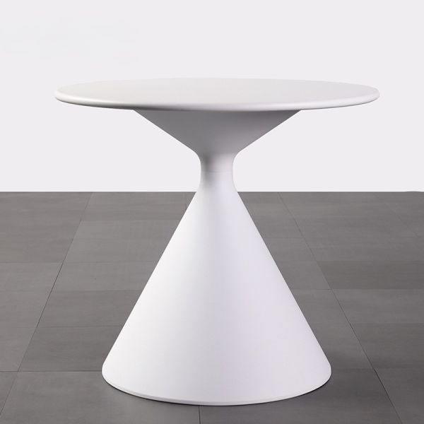 Creative Modern Outdoor Waterproof Sun-Resistant Dining Patio Table with Iron & PP Construction for Balcony Cafe Shop Bar